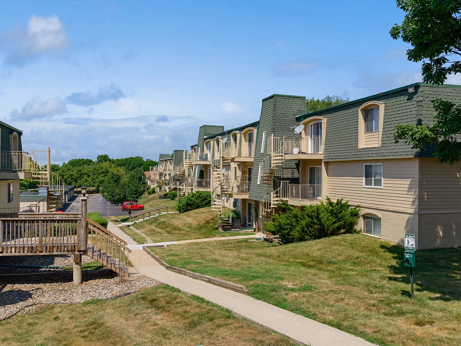 Sherwood Glen — Photo 4