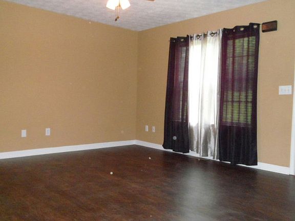 3rd image of 241 Cripple Creek Dr