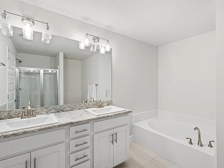 692 NE Turtleback Trl — Photo 34
