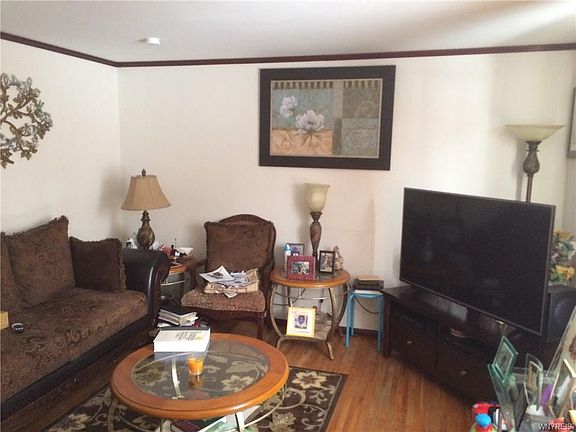 4th image of 72 Claudette Ct