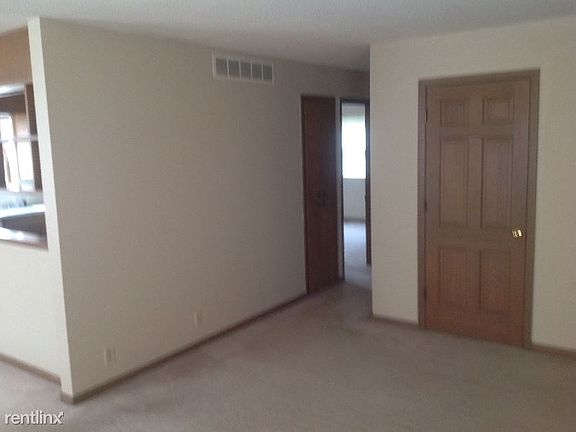 4th image of 3010 Sierra Pkwy