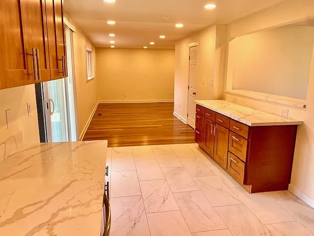 1718 Whitman Ave NE — Photo 11