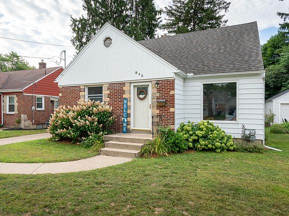 2nd image of 942 Mayhew Wood Dr SE