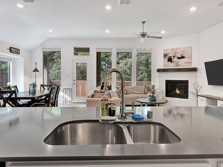 5317 Riverwalk Pkwy — Photo 13