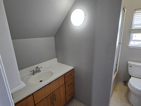 3rd image of 844 33rd Ave #2