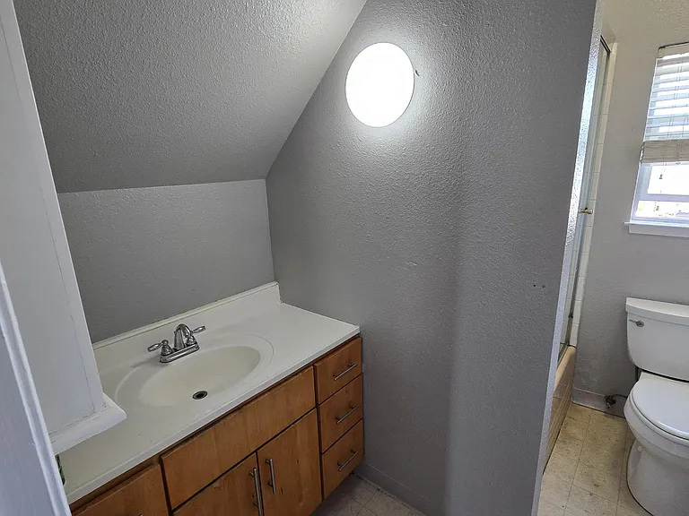 844 33rd Ave — Photo 3