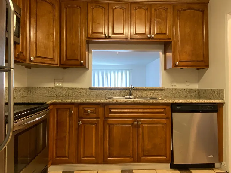 130 S. Flores St. — Photo 4