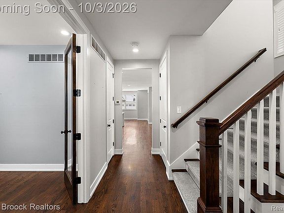 5th image of 1222 Davis Ave