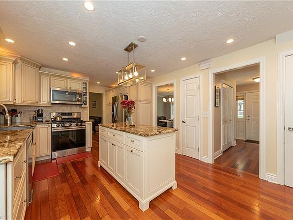 3rd image of 145 Elm Ct