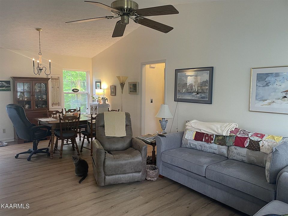 1st image of 137 Chelsea Dr