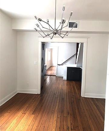 2nd image of 3718 Banks St
