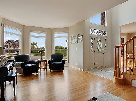 2nd image of 347 Erie Cir