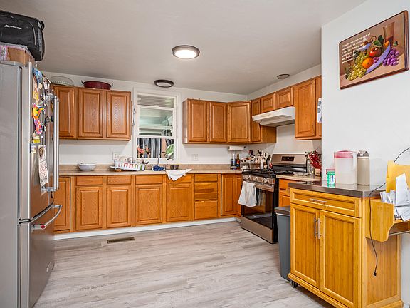 3rd image of 440 Orr Dr