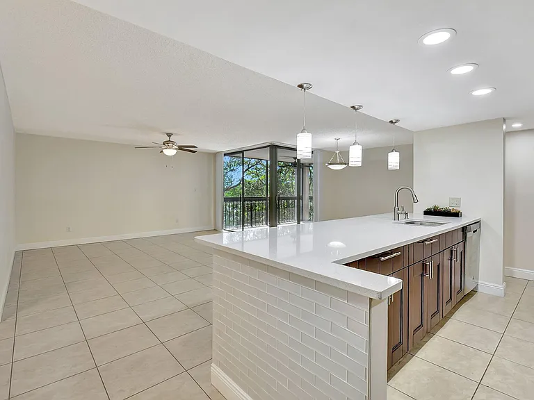 820 Lavers Cir #G402 — Photo 7