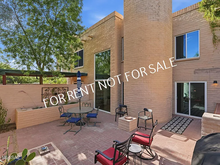2824 E Sierra Vista Rd — Photo 37