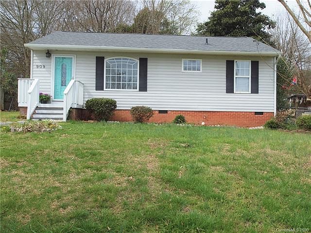 1st image of 909 Green Circle Dr
