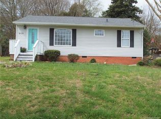 909 Green Circle Dr, Gastonia, NC 28054