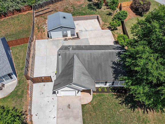 2nd image of 208 Ashley Danielle Dr