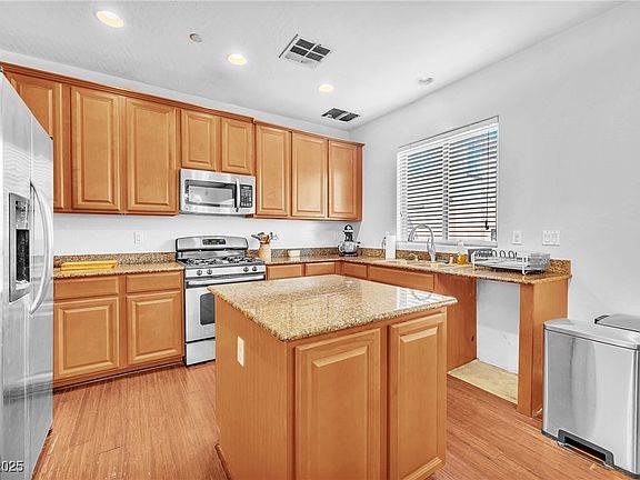 4th image of 637 Taliput Palm Pl