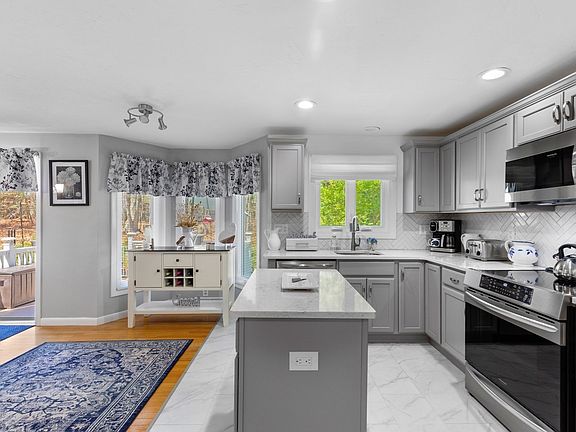 3rd image of 35 Pilgrim Village Rd APT 402