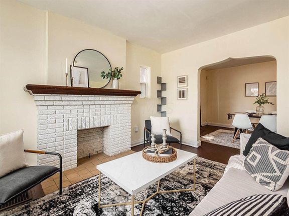 4th image of 3002 Cleveland Ave #4
