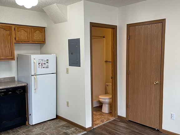 3rd image of 407 N Dubuque St APT 8