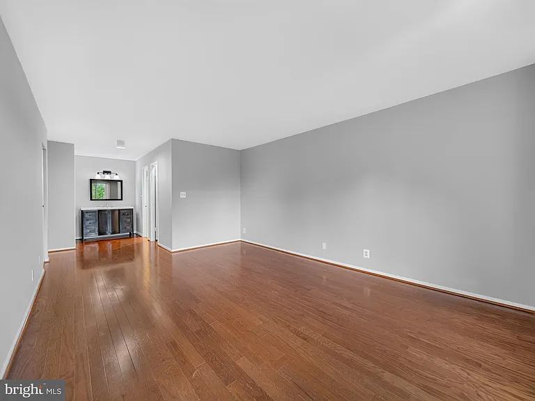 8350 Greensboro Dr #422 — Photo 19