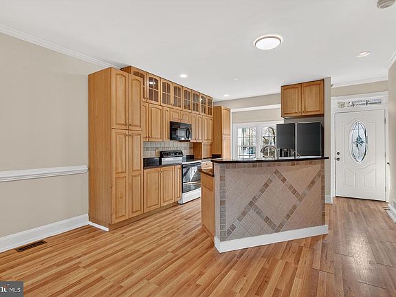 4th image of 119 River Rd