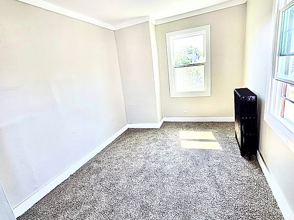 5th image of 221 N Pearl St