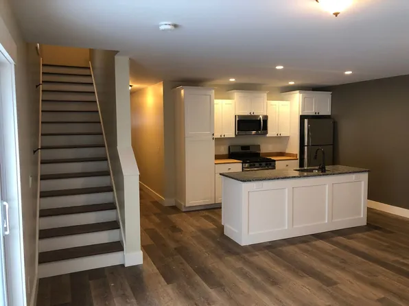 Pope Meadow Townhouses, 224 Pope Meadow Dr #8, Morrisville, VT 05661