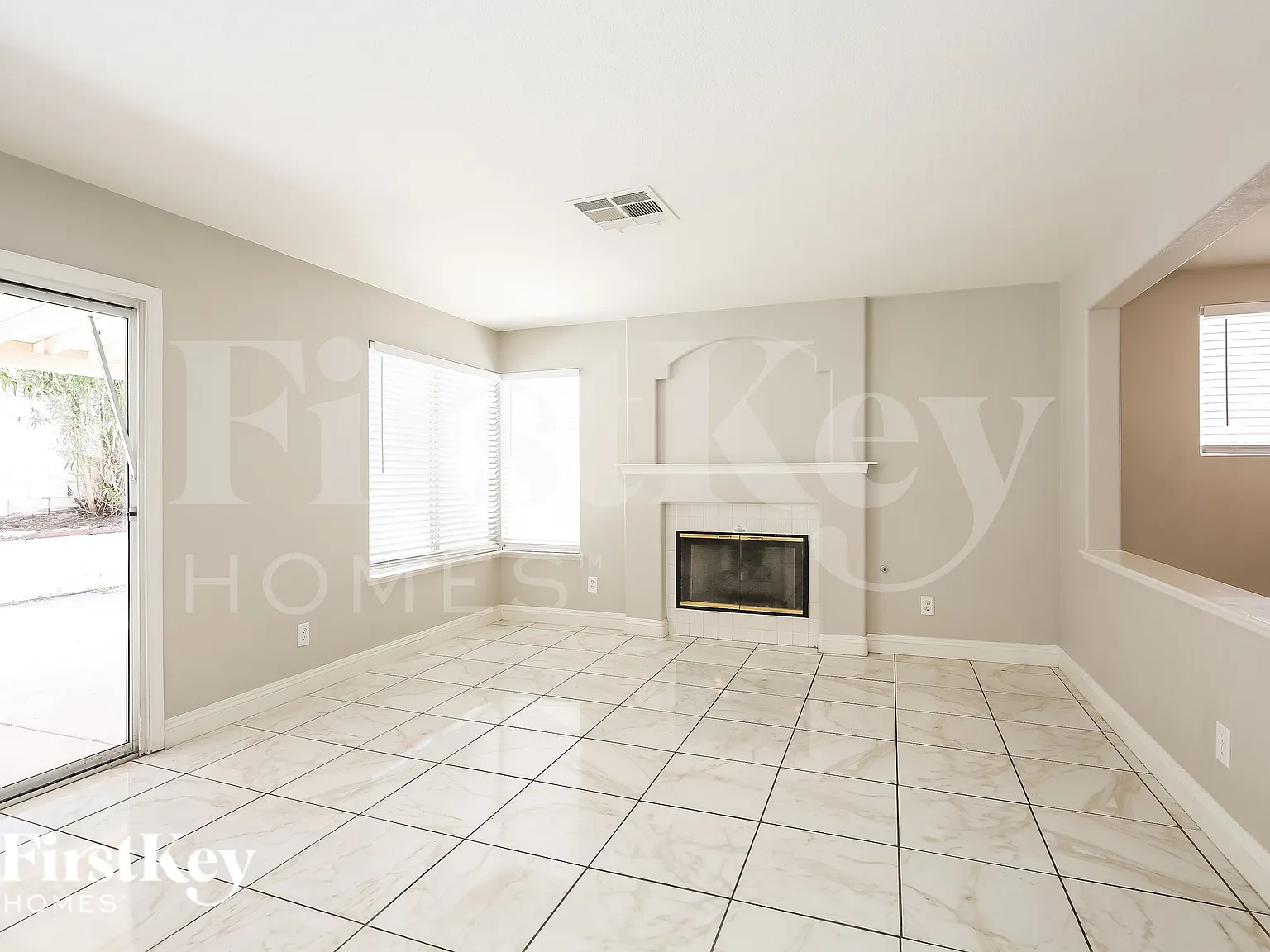 4 bed, 3.0 bath, 2142 sqft, $2,205 — Photo 2