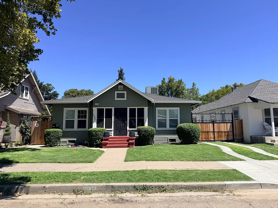 1235 Lyons Ave