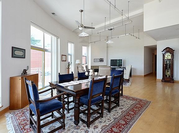 4th image of 1224 Chicago Ave APT 404A