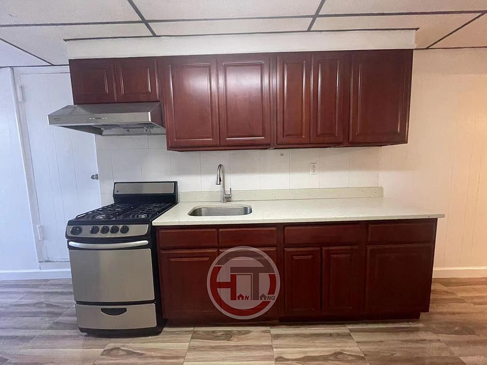 1st image of 926 Huntington Ave Floor 1