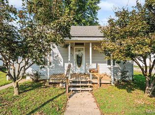 483 N Broadway St, Nashville, IL 62263