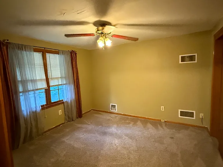 3515 W Deerwood Ave — Photo 3