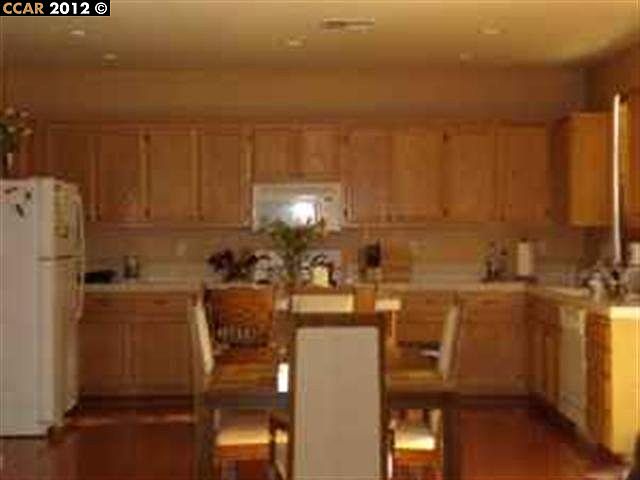 2nd image of 218 Amesbury St