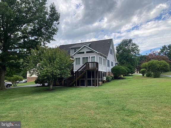 4th image of 36 Spring Ct