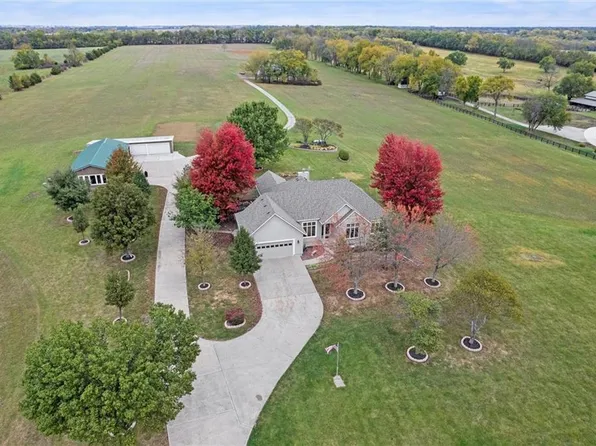 24200 W 199th St, Spring Hill, KS 66083