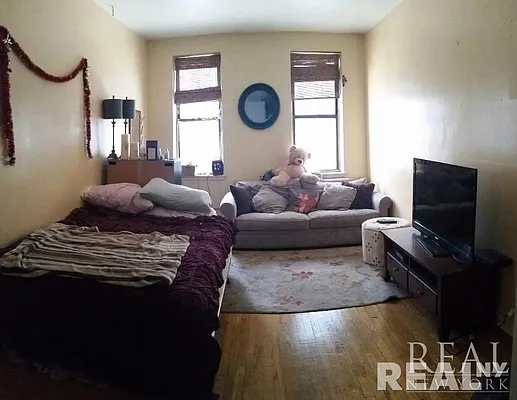 Rented by REAL New York | media 23