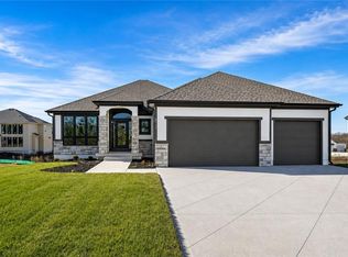 2319 SW Serena Pl, Lees Summit, MO 64082