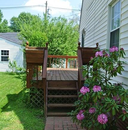 2nd image of 4008 Noyes Ave