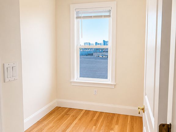 2nd image of 4-12 Humboldt Pl #1-6