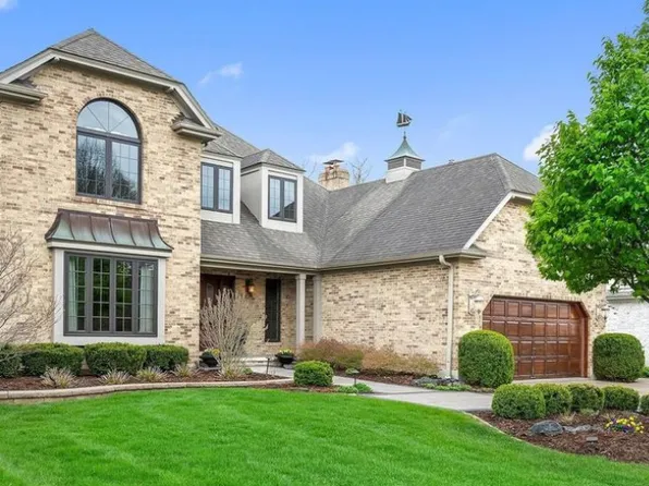 2S517 Danbury Dr, Glen Ellyn, IL 60137