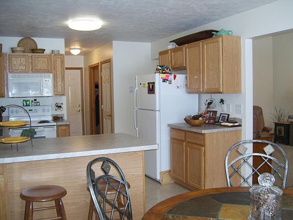 5th image of 601 E Grove St Unit 2