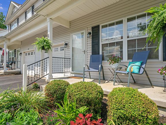3rd image of 1221 Park Dr