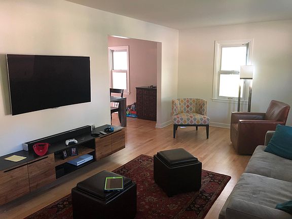 3rd image of 5221 N Diversey Blvd