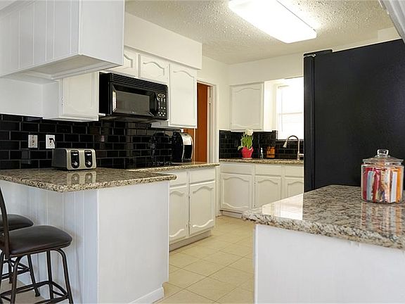5th image of 315 Applewhite Dr