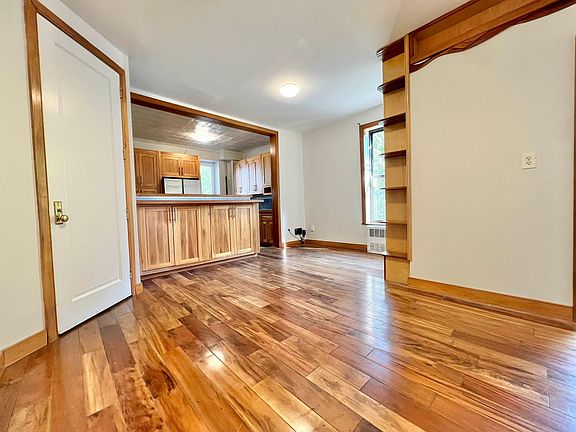 2nd image of 101 Jefferson Ave #2R
