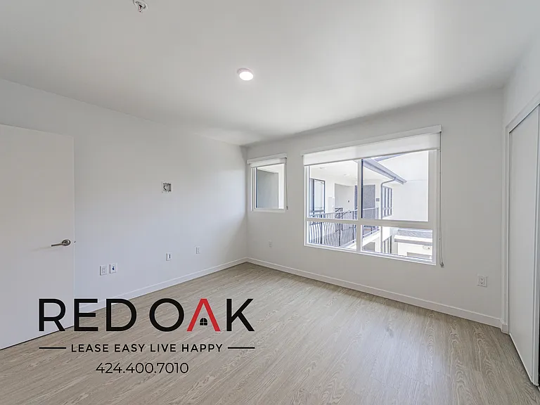 847 S Sherbourne Dr #10 — Photo 9